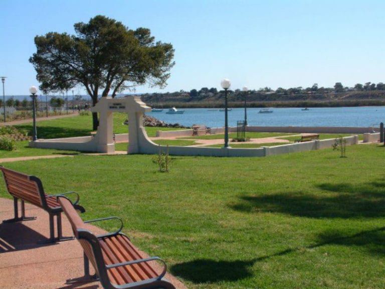 Eastside Foreshore 768x576