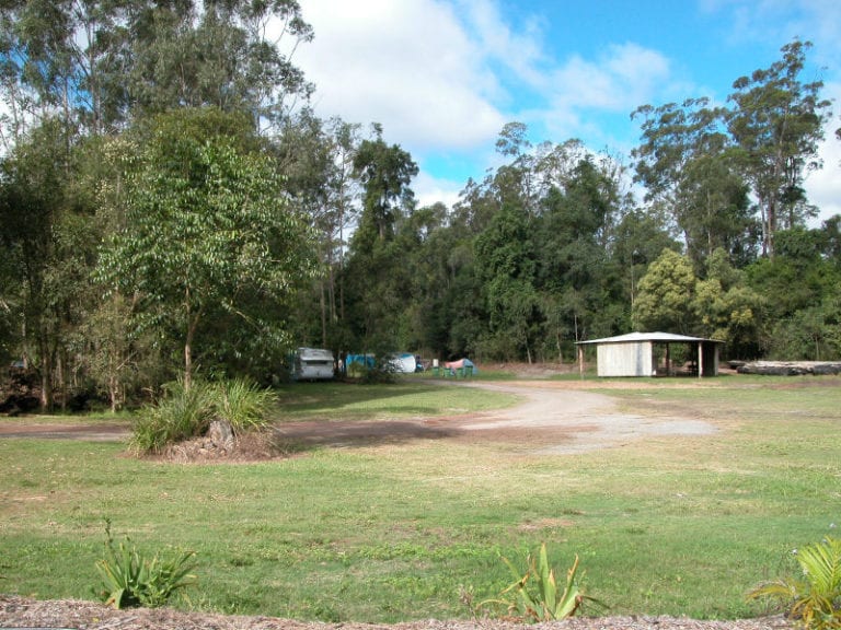 Glasshouse Mountain Caravan 86 768x576