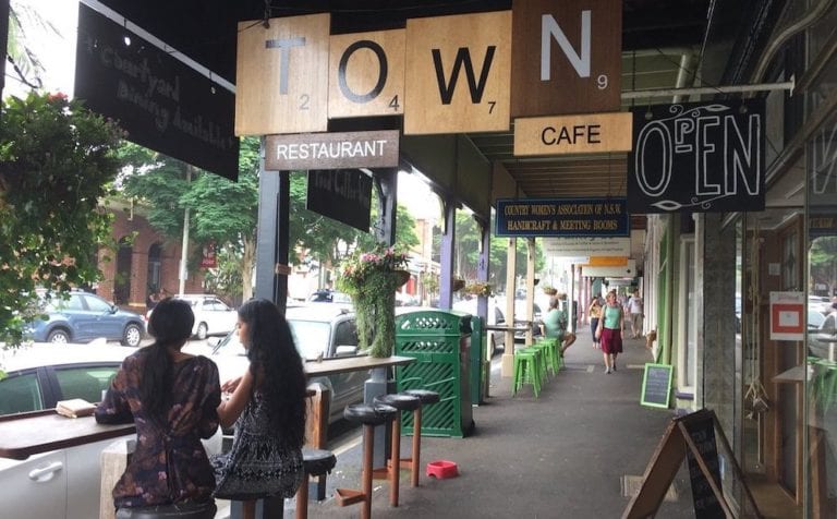 TOWN Restaurant and Cafe 768x476