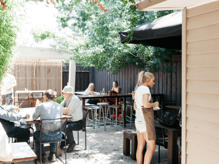 Crowded House Cafe 768x576