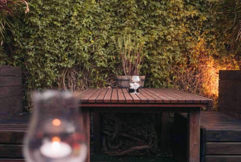 Montys Bar 1 768x517