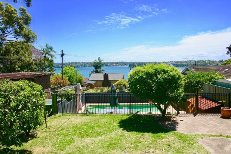 bundeena base art house dog friendly accommodation 1 96 2 768x512