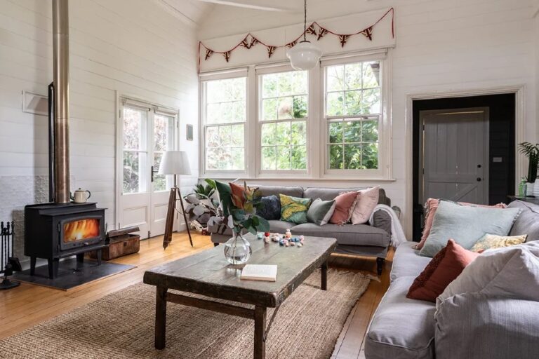 little school house dog friendly accommodation 1 96 768x512